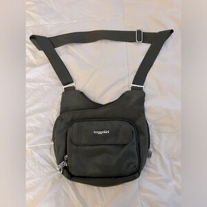 Baggallini cross body bag